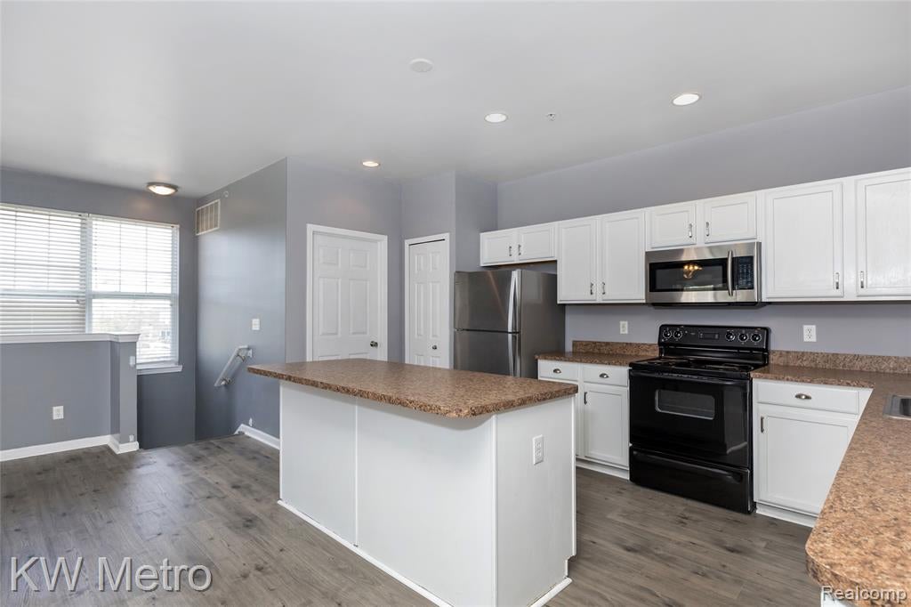 10130 Ridge Run Street Howell, MI 48855 - Photo 10 of 27 Gallery Image 10