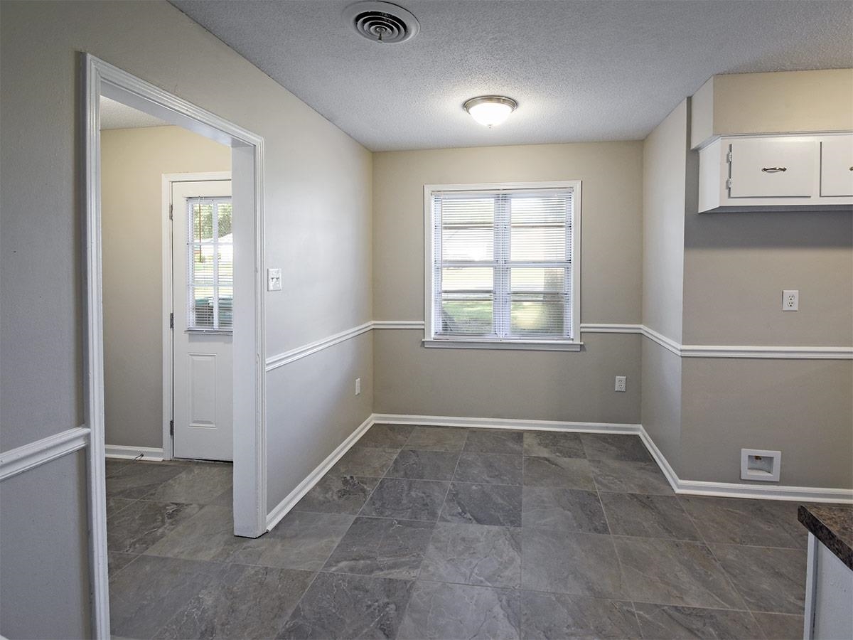 6731 Starkenburg Lane Memphis, TN 38115 - Photo 8 of 17 an empty room with windows and closet