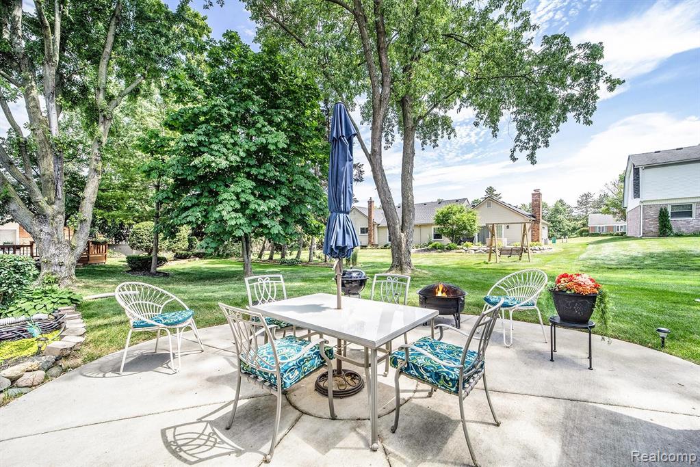 35955 Charter Crest Road Farmington Hills, MI 48335 - Photo 41 of 44