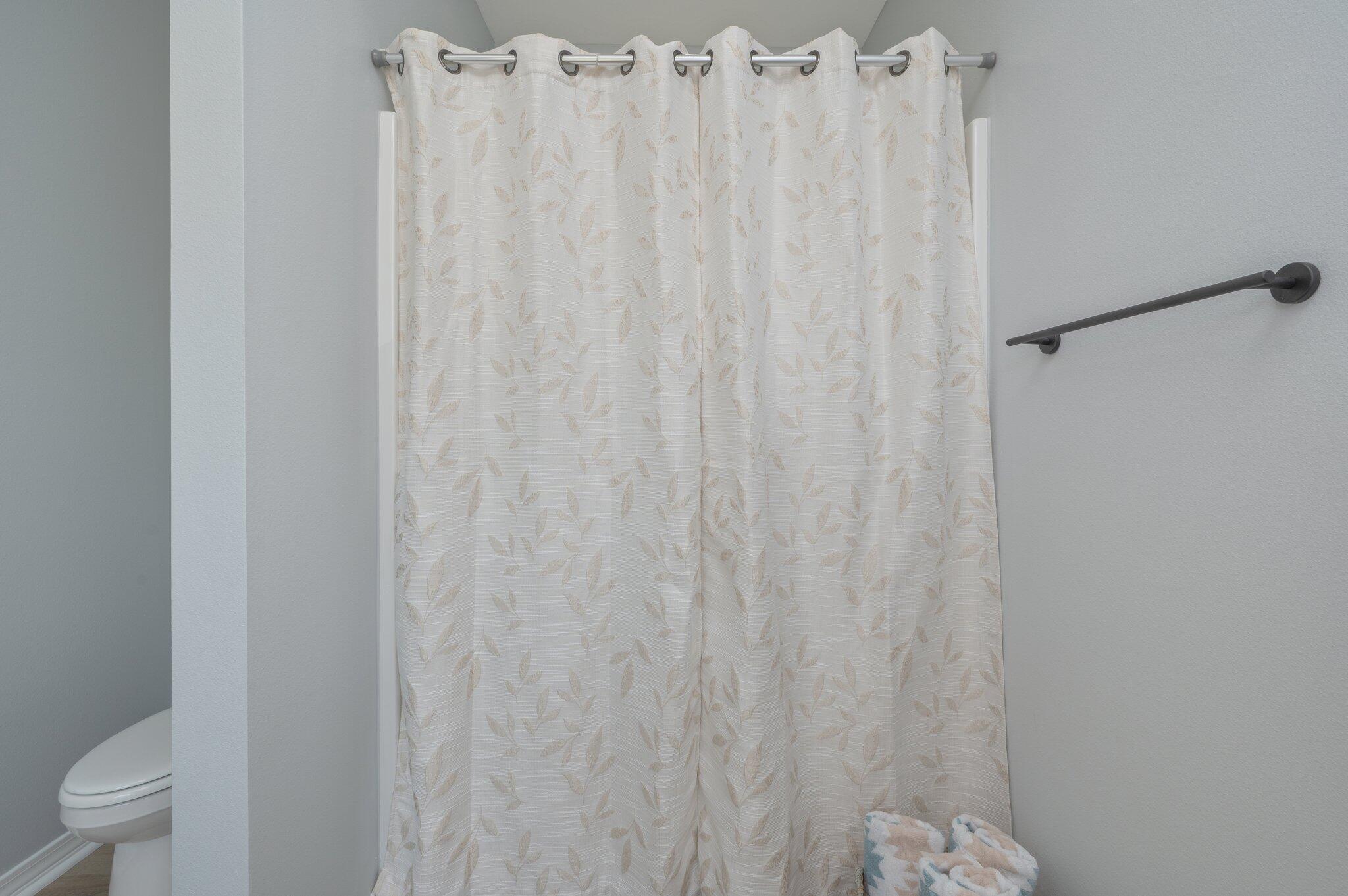 6010 Sand Hill Road Crestview, FL 32539 - Photo 25 of 33 a bathroom with a shower curtain and a curtain