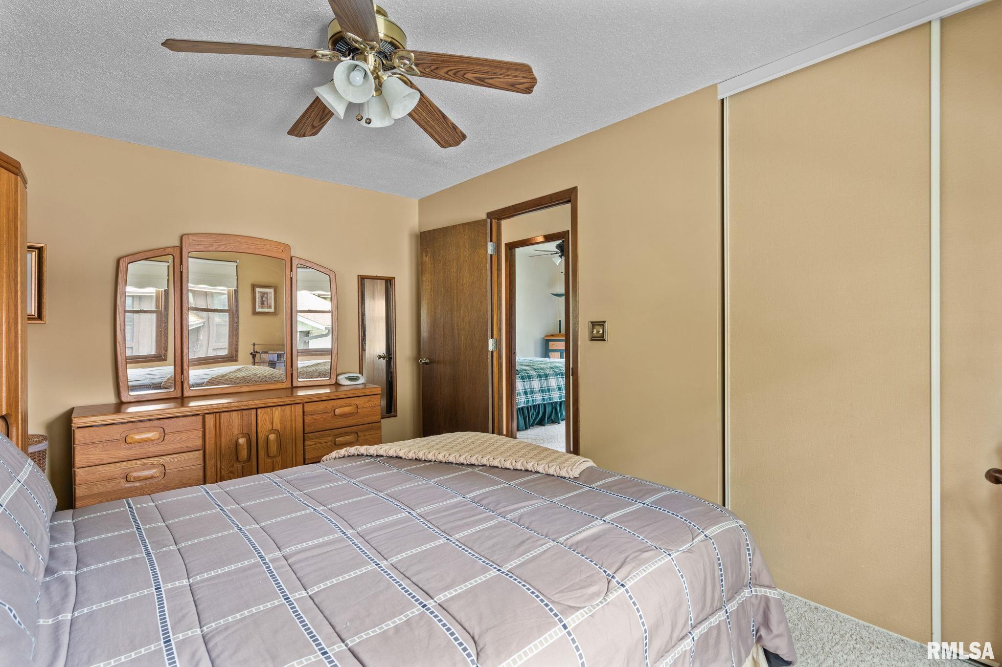 5404 Oakbrook Road Davenport, IA 52806 - Photo 15 of 34 Gallery Image 15