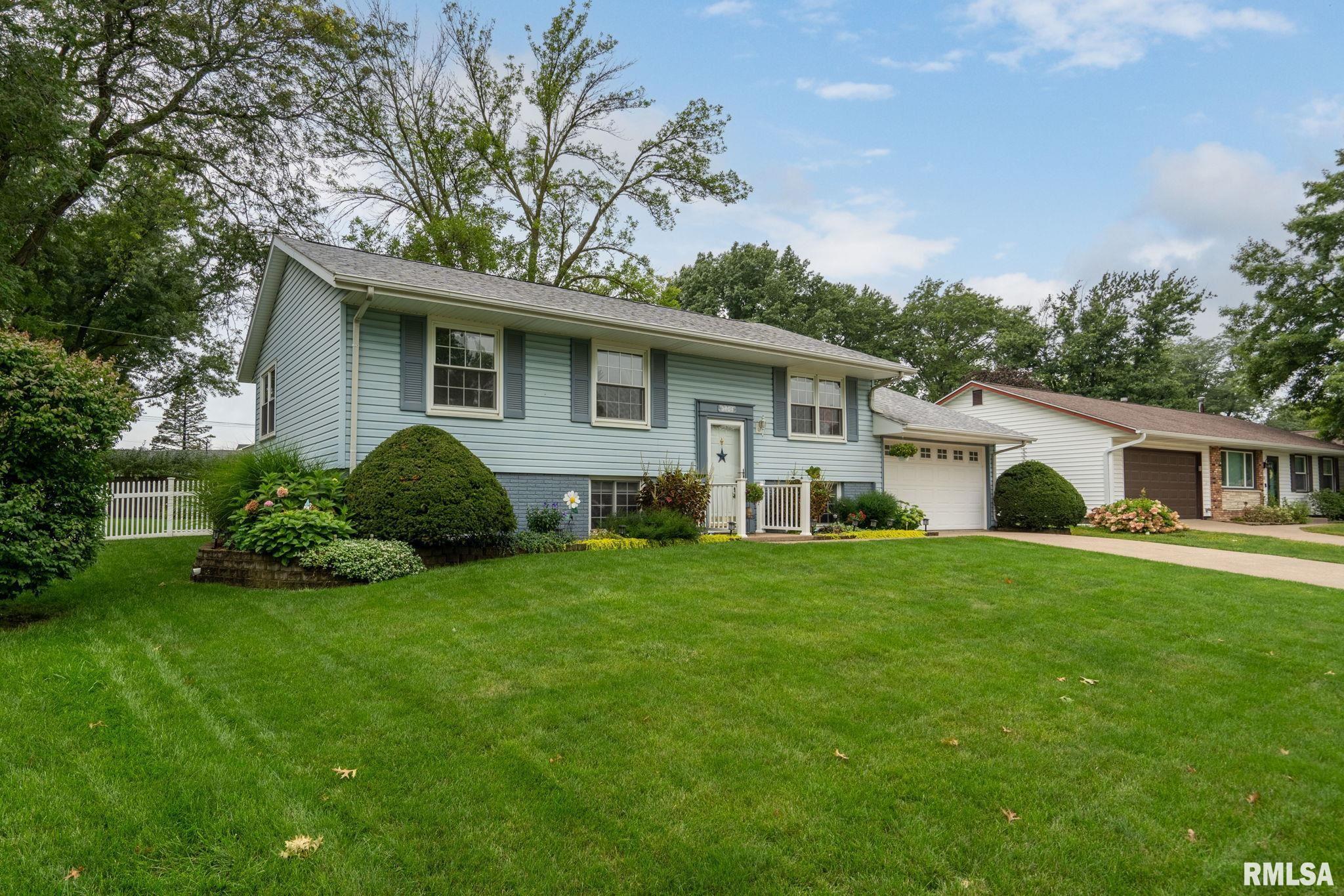 5404 Oakbrook Road Davenport, IA 52806 - Photo 3 of 34 Gallery Image 3