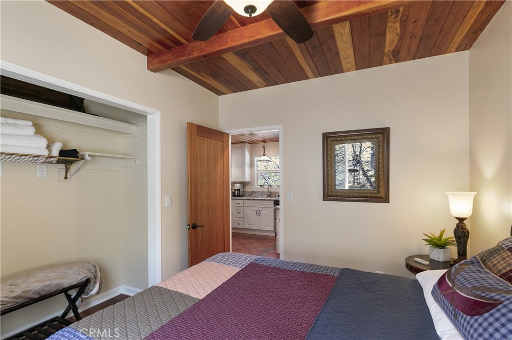 28916 North Shore Road Lake Arrowhead, CA 92352 - Photo 16 of 47