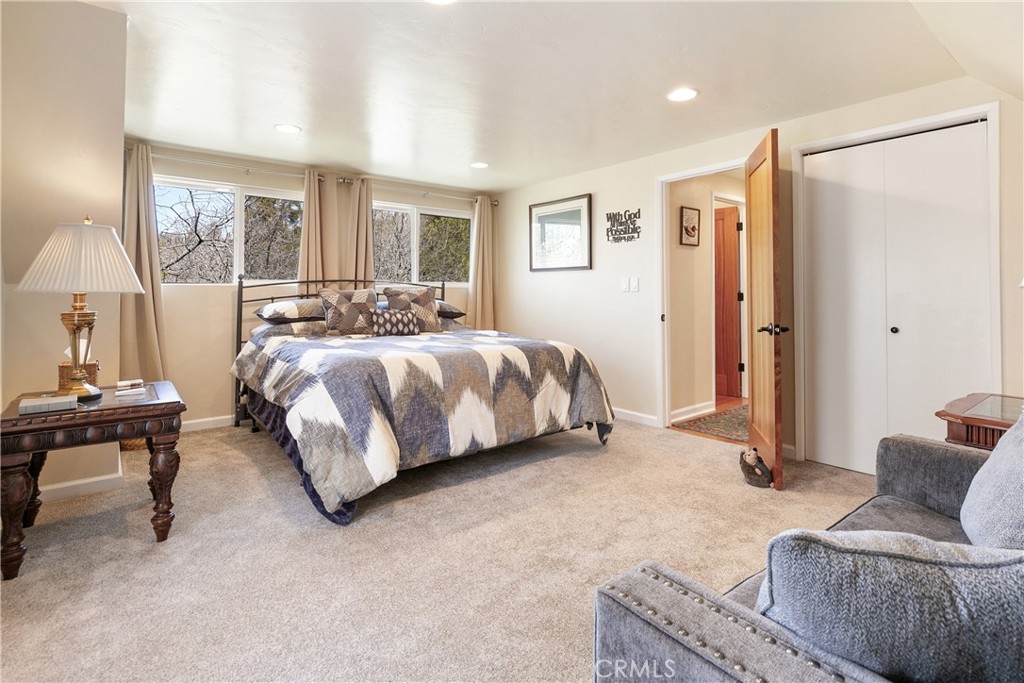 28916 North Shore Road Lake Arrowhead, CA 92352 - Photo 26 of 47