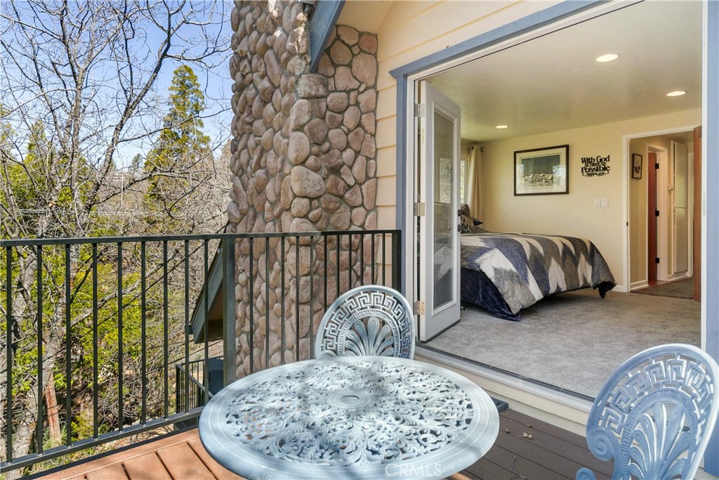 28916 North Shore Road Lake Arrowhead, CA 92352 - Photo 27 of 47