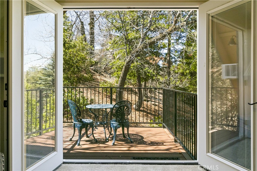 28916 North Shore Road Lake Arrowhead, CA 92352 - Photo 29 of 47