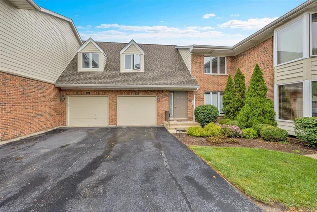 $404,900 | 1670 North Douglas Court, Arlington Heights, IL 60004
