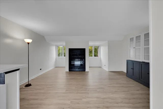 $404,900 | 1670 North Douglas Court, Arlington Heights, IL 60004