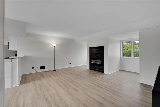 $404,900 | 1670 North Douglas Court, Arlington Heights, IL 60004