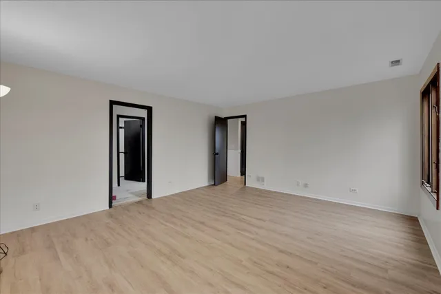 $404,900 | 1670 North Douglas Court, Arlington Heights, IL 60004