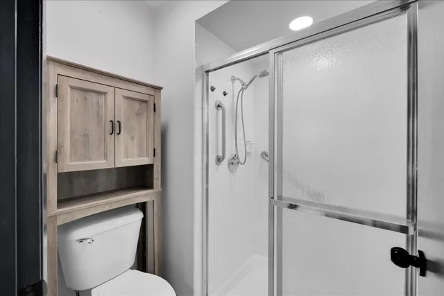 $404,900 | 1670 North Douglas Court, Arlington Heights, IL 60004