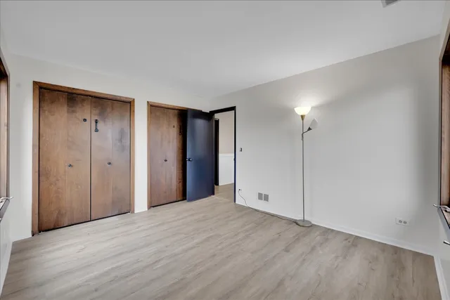 $404,900 | 1670 North Douglas Court, Arlington Heights, IL 60004