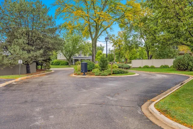 $404,900 | 1670 North Douglas Court, Arlington Heights, IL 60004