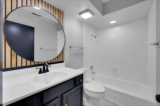 $404,900 | 1670 North Douglas Court, Arlington Heights, IL 60004