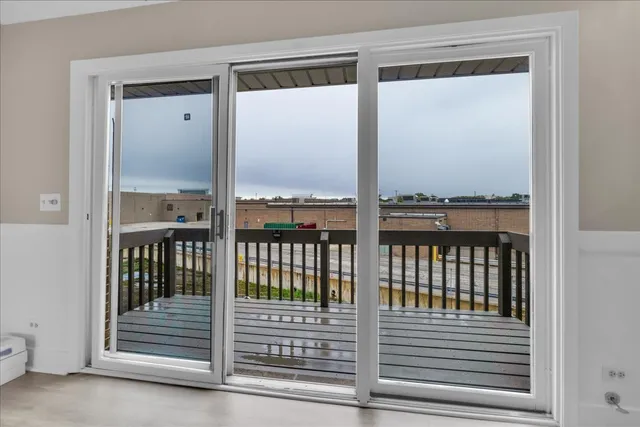 $404,900 | 1670 North Douglas Court, Arlington Heights, IL 60004