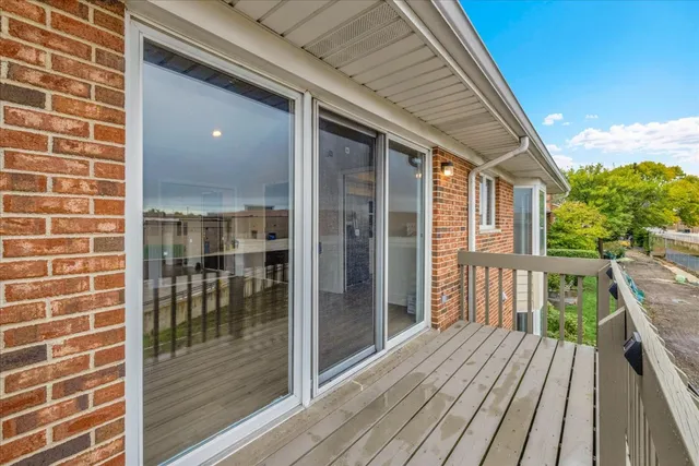 $404,900 | 1670 North Douglas Court, Arlington Heights, IL 60004