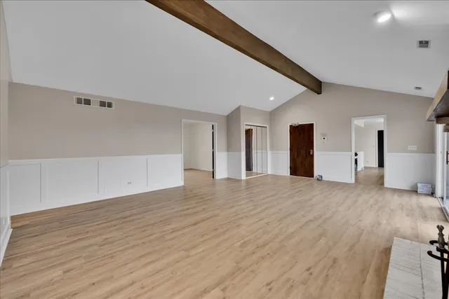 $404,900 | 1670 North Douglas Court, Arlington Heights, IL 60004