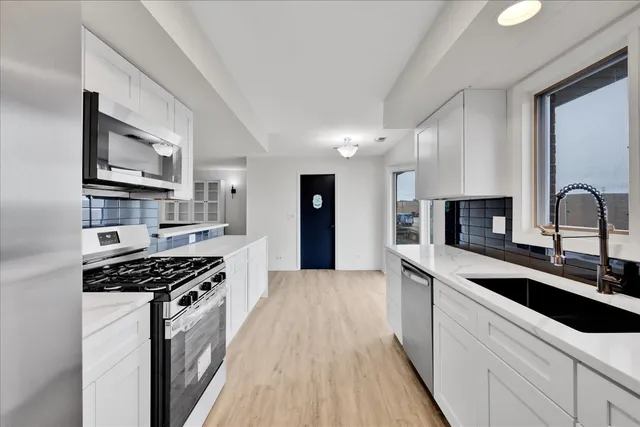 $404,900 | 1670 North Douglas Court, Arlington Heights, IL 60004