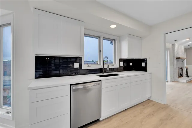 $404,900 | 1670 North Douglas Court, Arlington Heights, IL 60004