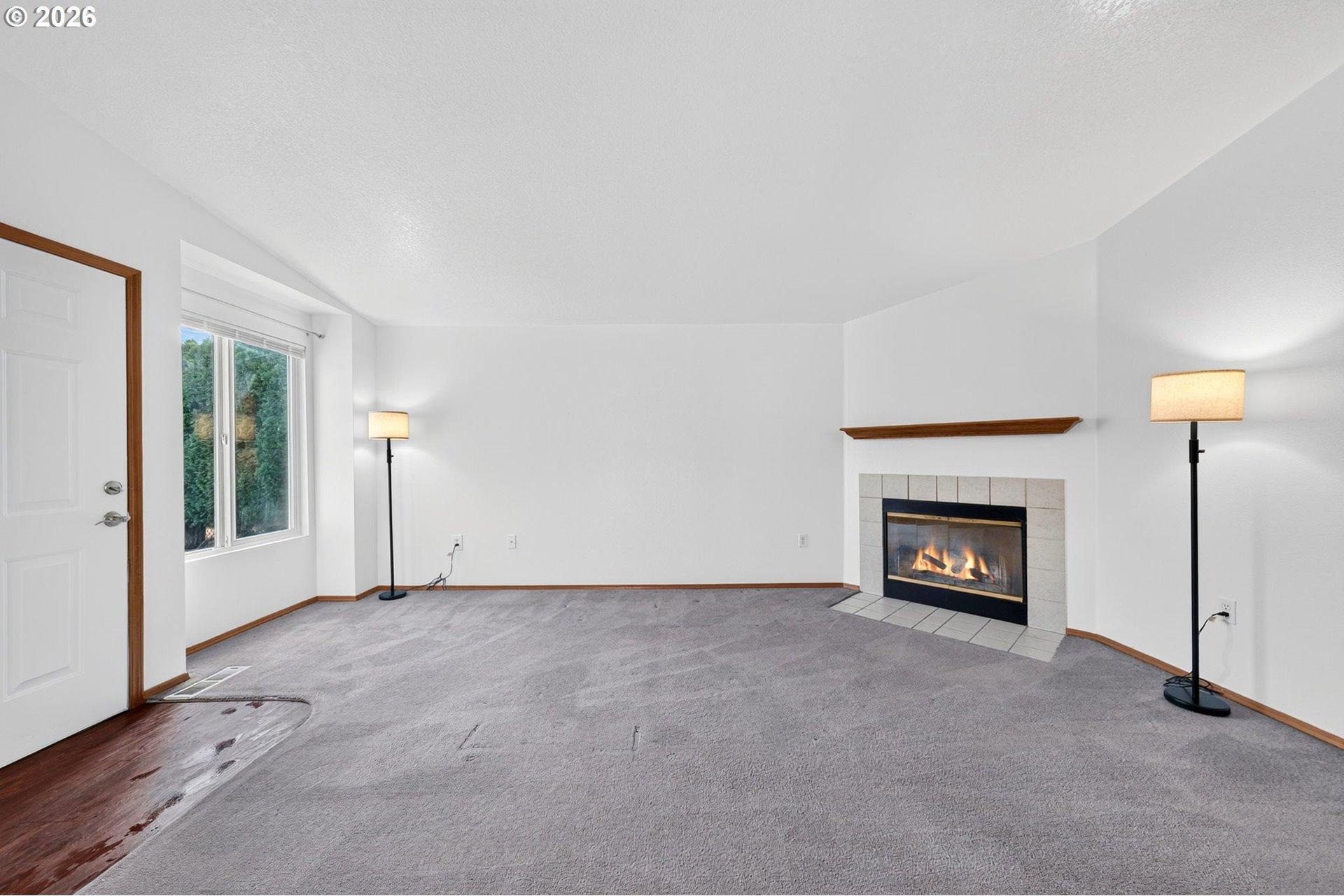 9654 North Edison Street Portland, OR 97203 - Photo 8 of 34 Living Room