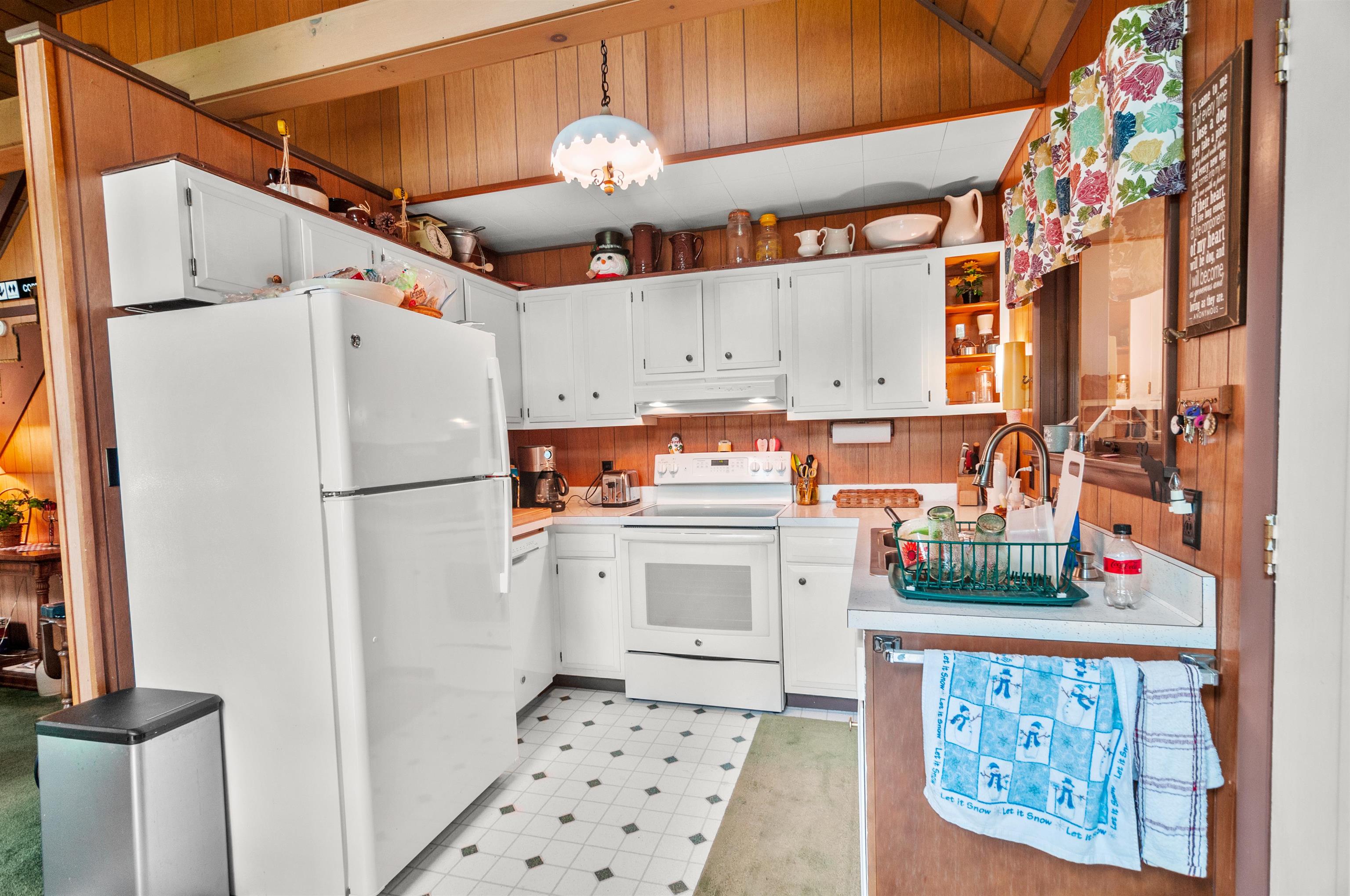 7101 West 38 Road Cadillac, MI 49601 - Photo 2 of 47 1914052-1.JPG