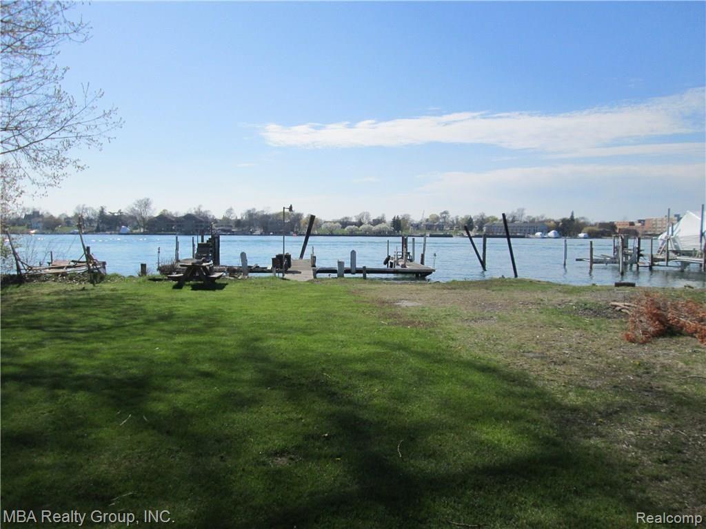 22271 West River Road Grosse Ile, MI 48138 - Photo 5 of 41