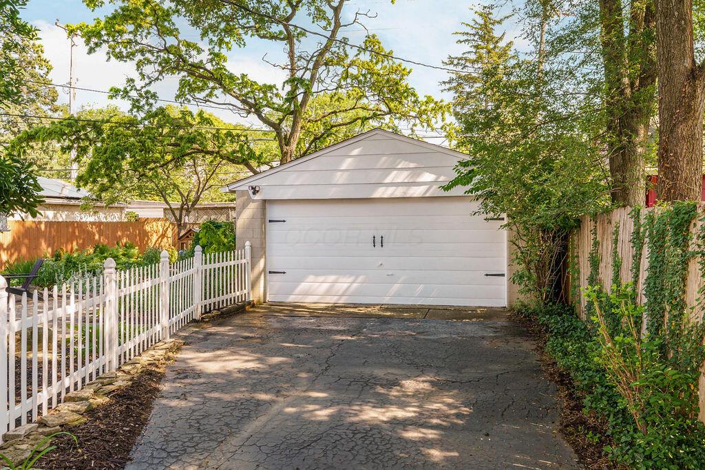 580 Richards Road Columbus, OH 43214 - Photo 26 of 42 2 car garage