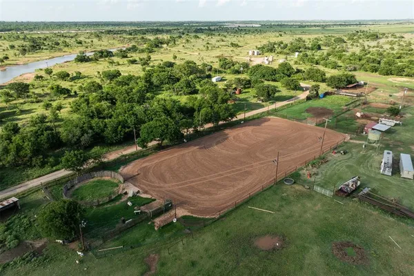 a view of a house with backyard and a tree