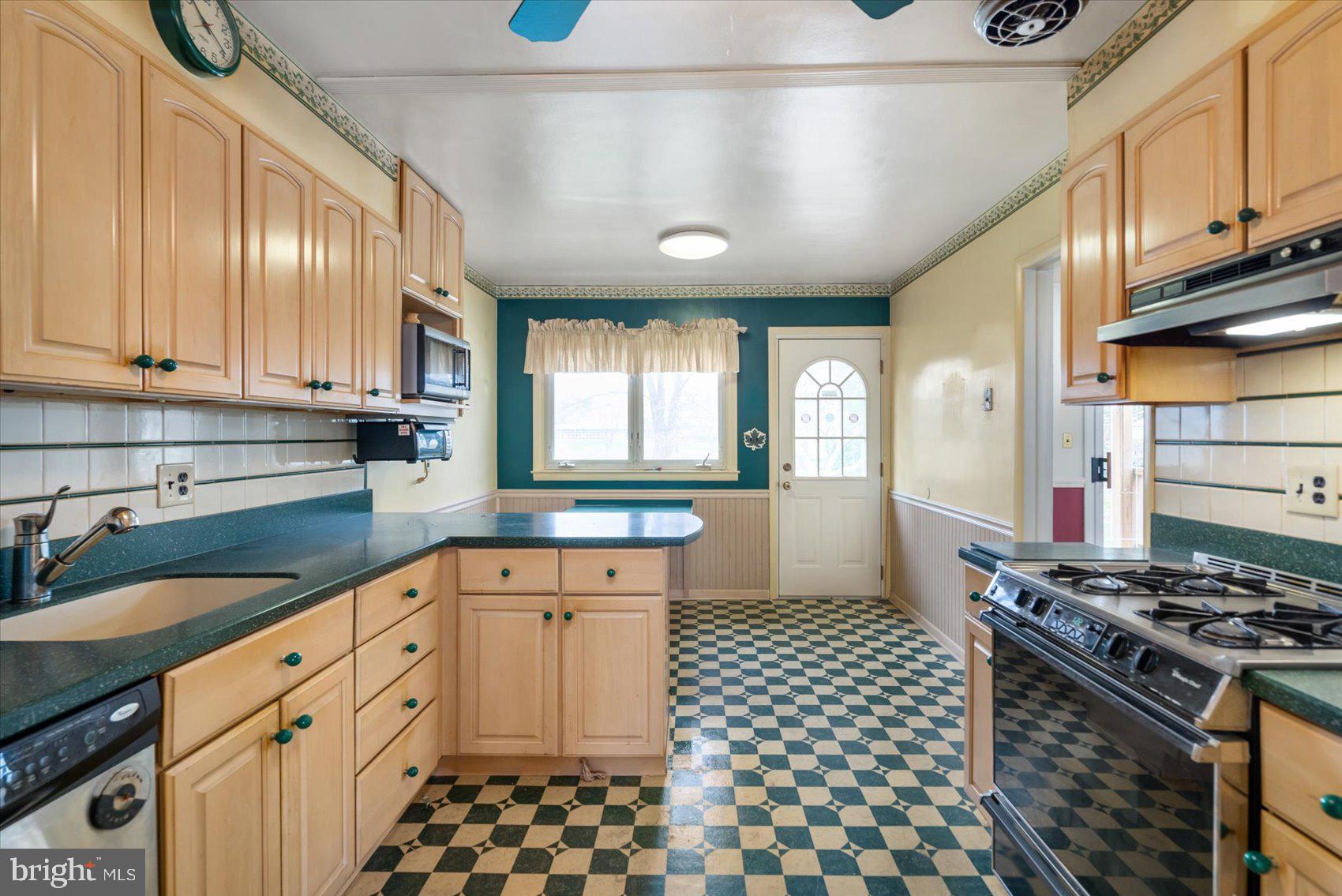 321 Valley Court Road Lutherville-Timonium, MD 21093 - Photo 15 of 43 Kitchen