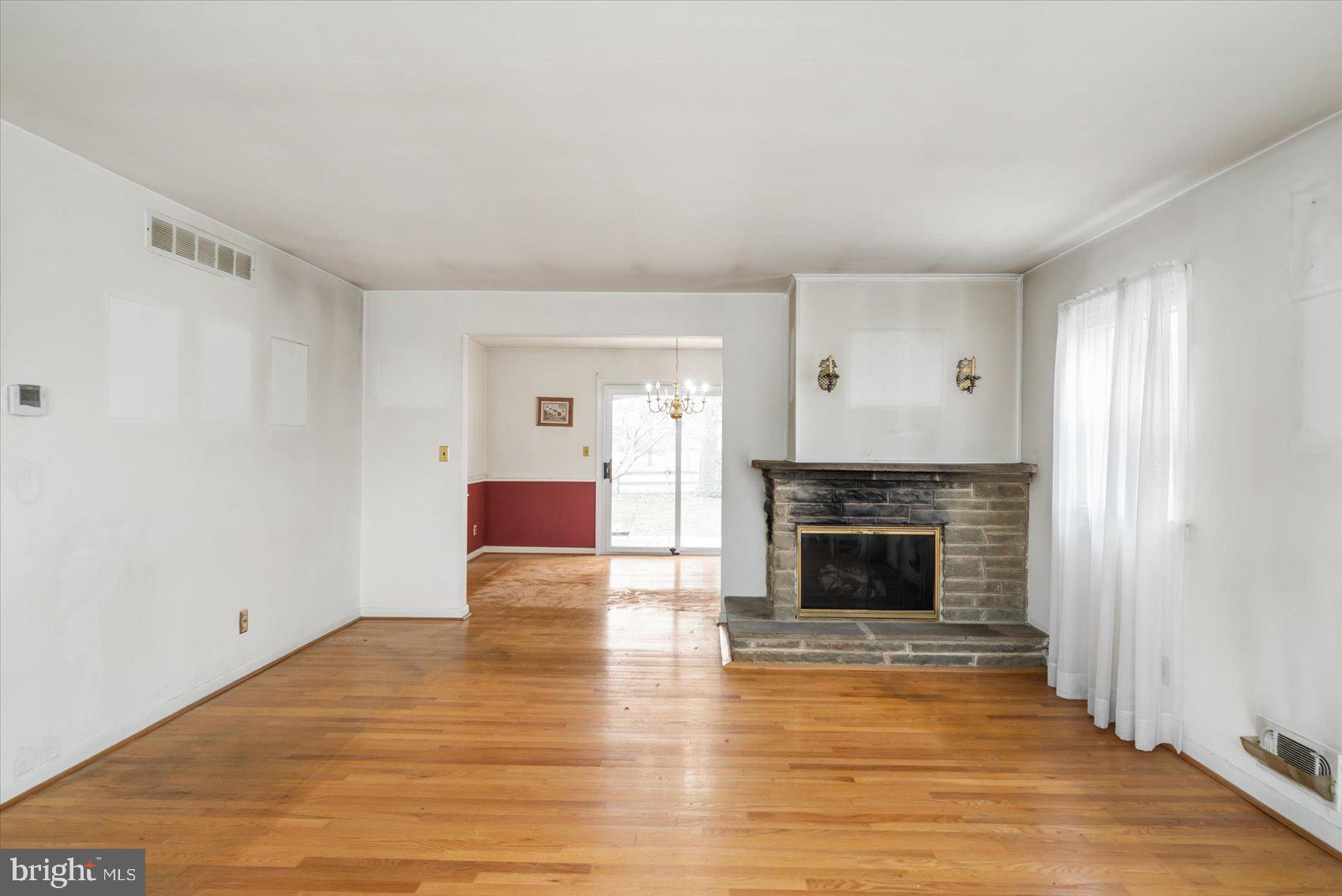321 Valley Court Road Lutherville-Timonium, MD 21093 - Photo 6 of 43 Living Room