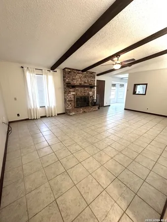 $1,500 | 208 West Benton Avenue, Devine, TX 78016