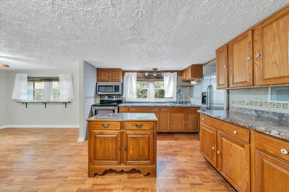 2840 Sha-Al Road Roanoke, VA 24014 - Photo 12 of 57 12-MIB00437
