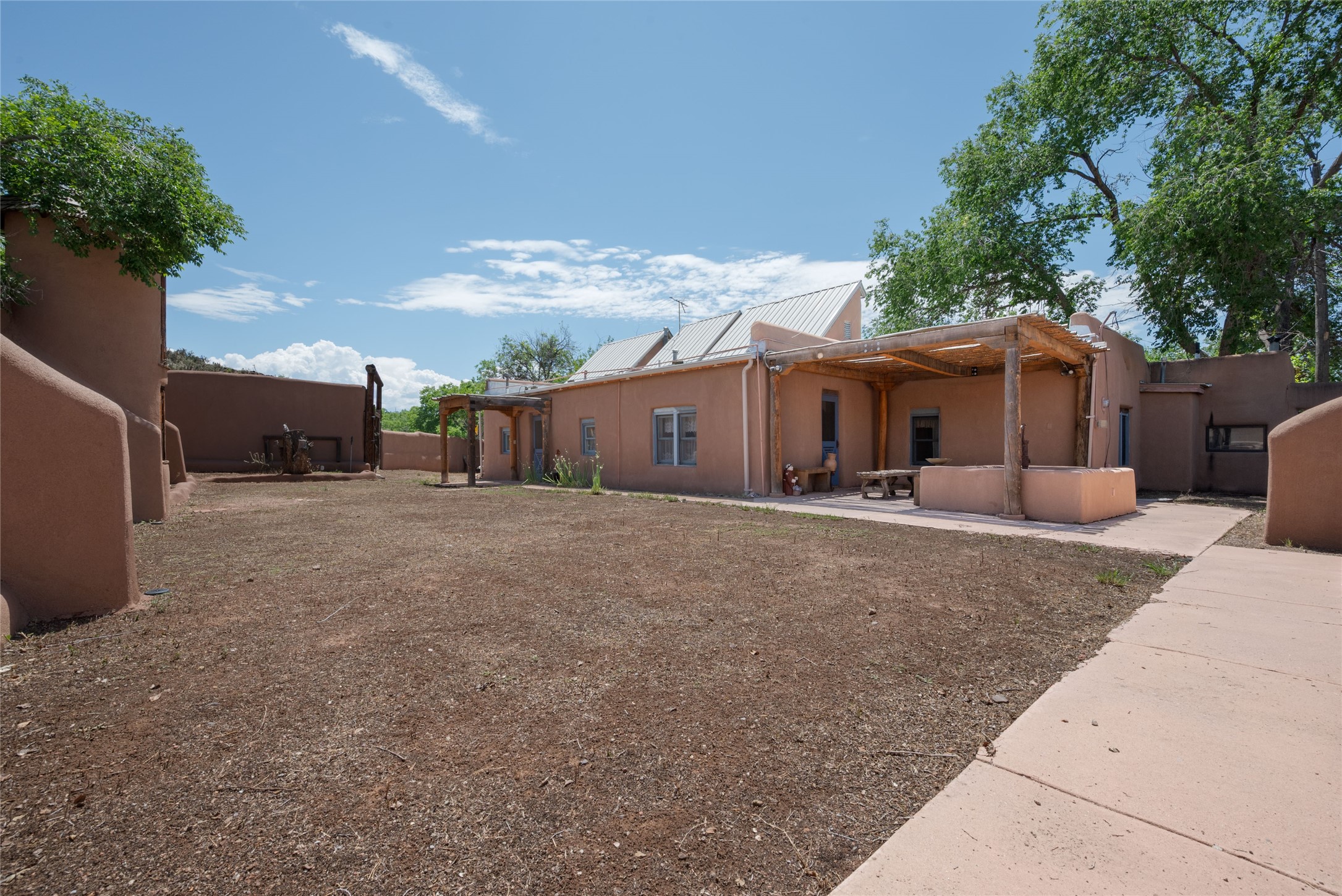 442 Los Pinos Road Santa Fe, NM 87507 - Photo 9 of 82