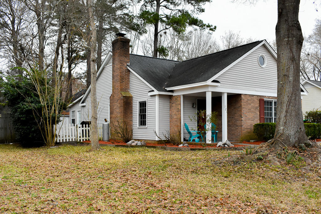 121 Towne Square Road Summerville, SC 29485 - Photo 2 of 8 Side