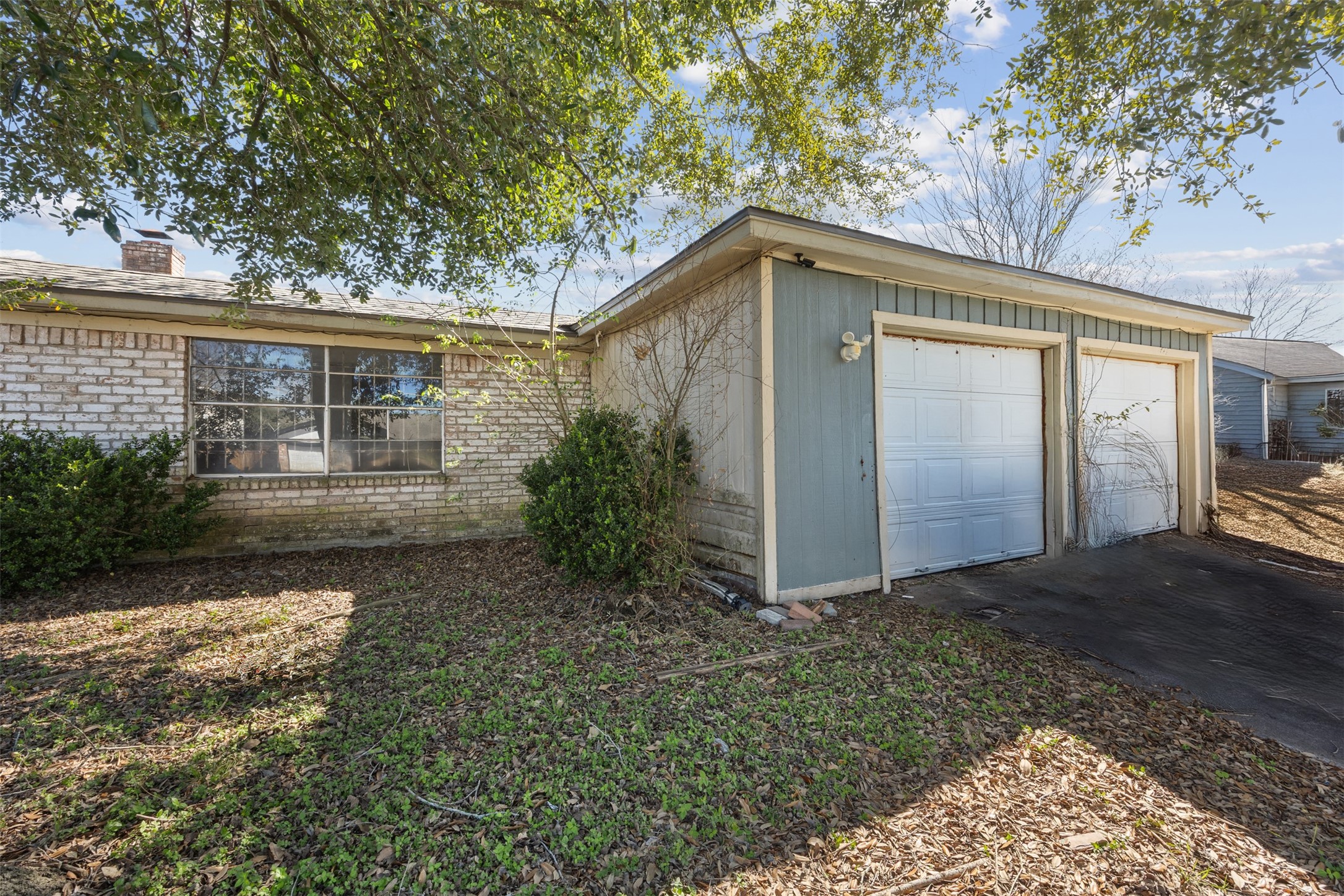 6715 Rowell Court Houston, TX 77489 - Photo 3 of 24 a backyard of a house with large trees and outdoor seating