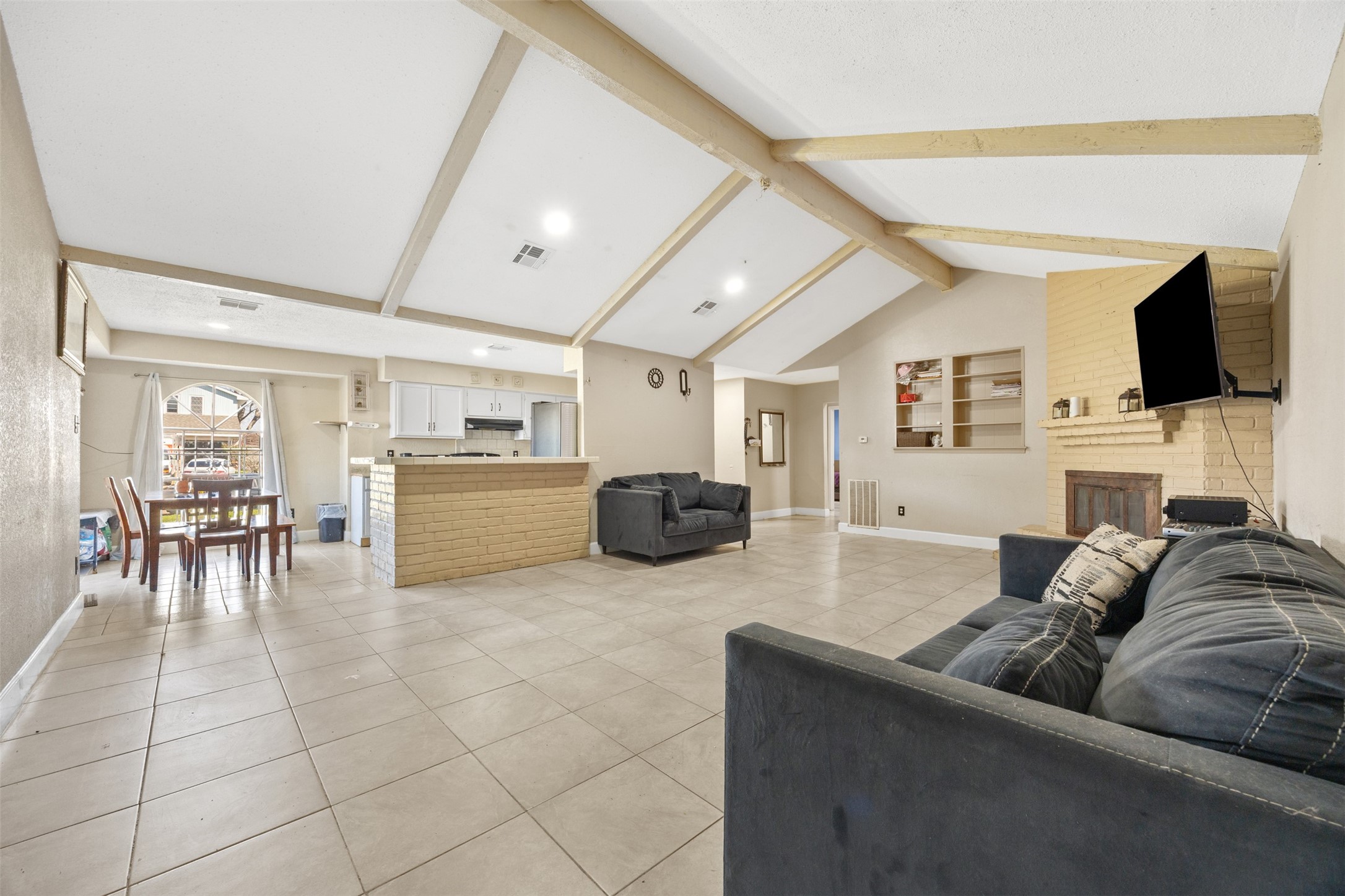 6715 Rowell Court Houston, TX 77489 - Photo 5 of 24 a living room with furniture and a flat screen tv