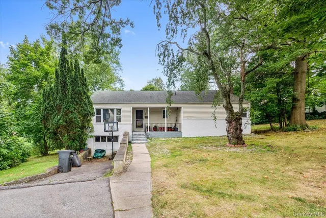 a view of a house with backyard and sitting area