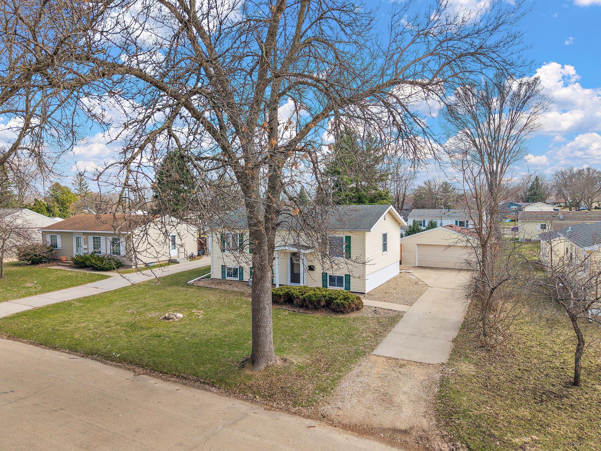 1866 38th Street Northwest Rochester, MN 55901 - Photo 4 of 50