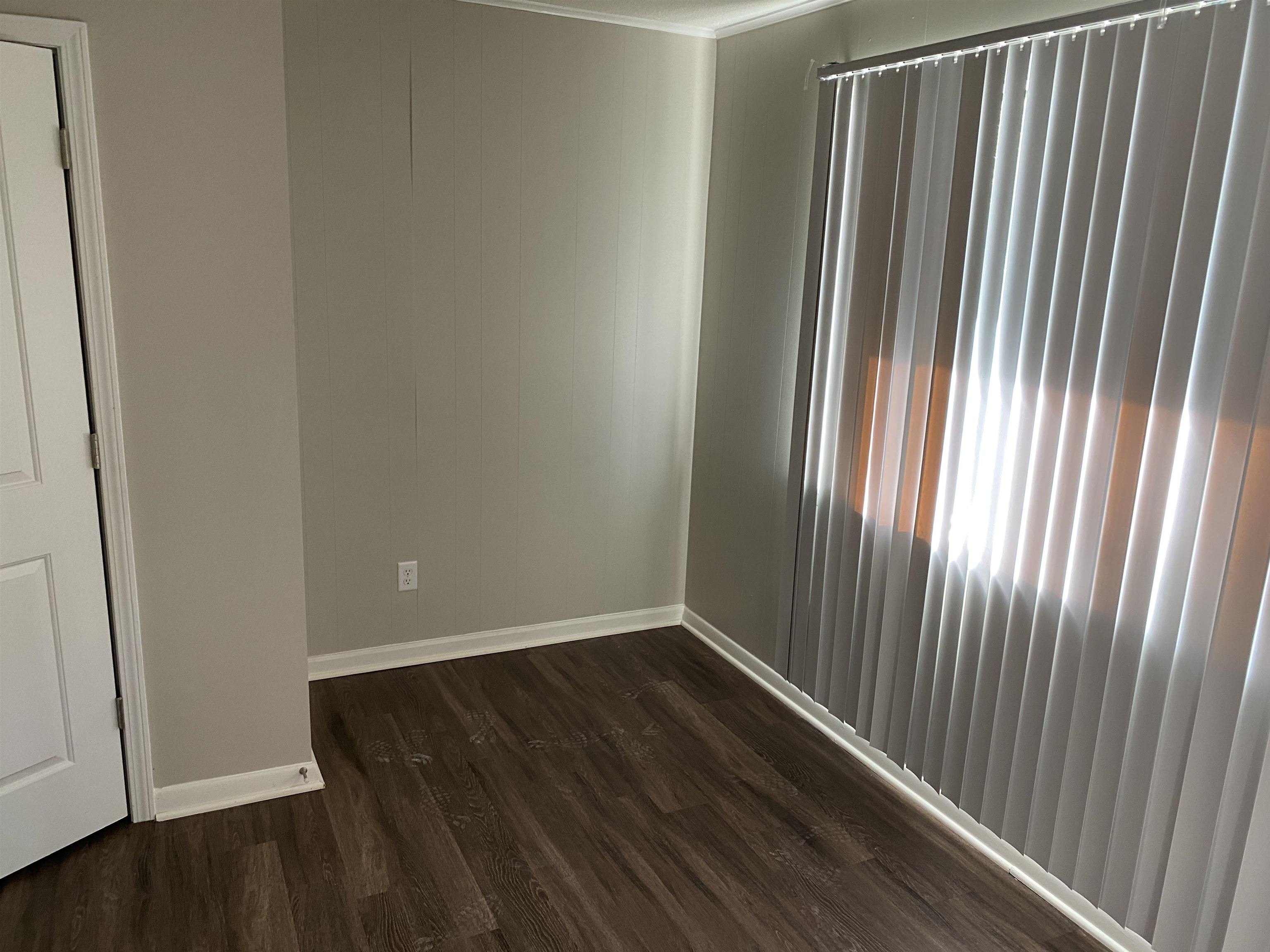 4679 Lynn Road Memphis, TN 38122 - Photo 4 of 8 a view of a room with wooden floor