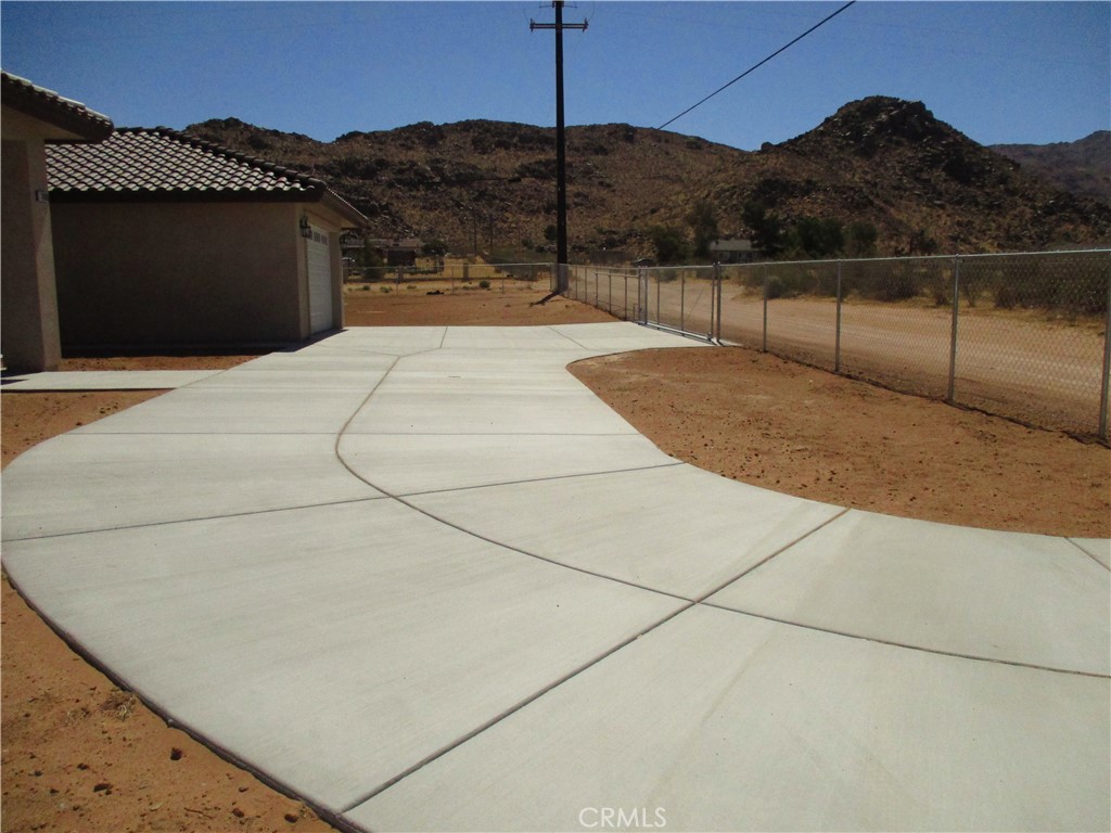 24980 Flint Road Apple Valley, CA 92307 - Photo 7 of 53