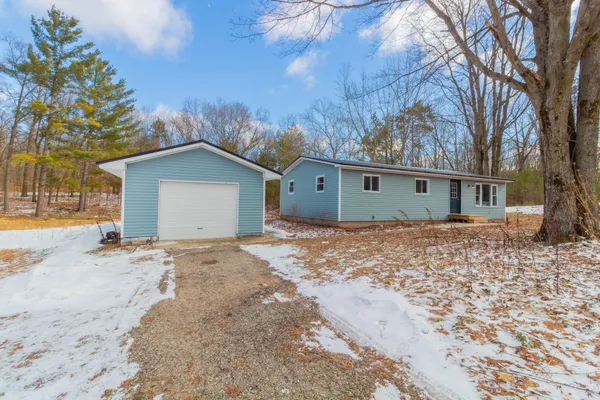 $240,000 | 9848 90th Avenue, Mecosta, MI 49332