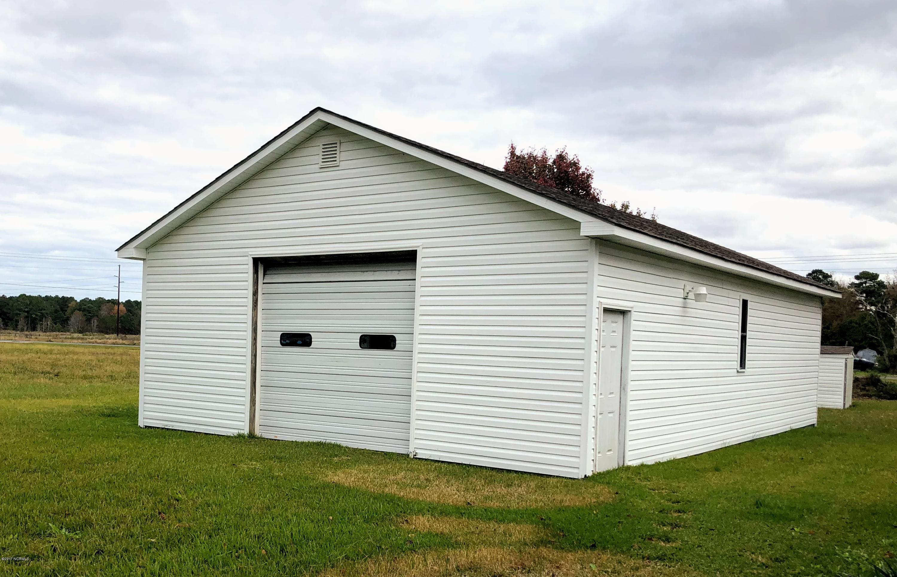 332 Tuttles Grove Road Beaufort, NC 28516 - Photo 28 of 30 Garage