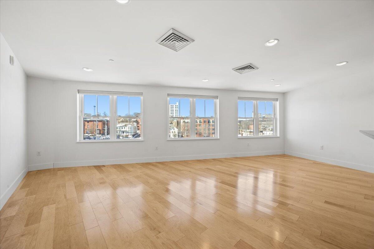 25 High Street, Unit 515 Portland, ME 04101 - Photo 5 of 42 09-25 High 515-9