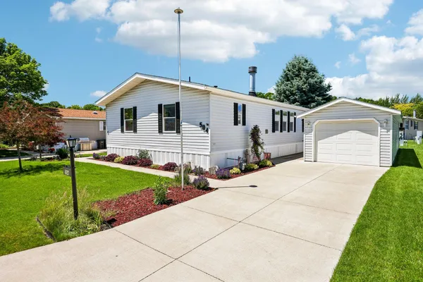 $174,900 | 504 Harbor Heights Drive, Waterford, WI 53185
