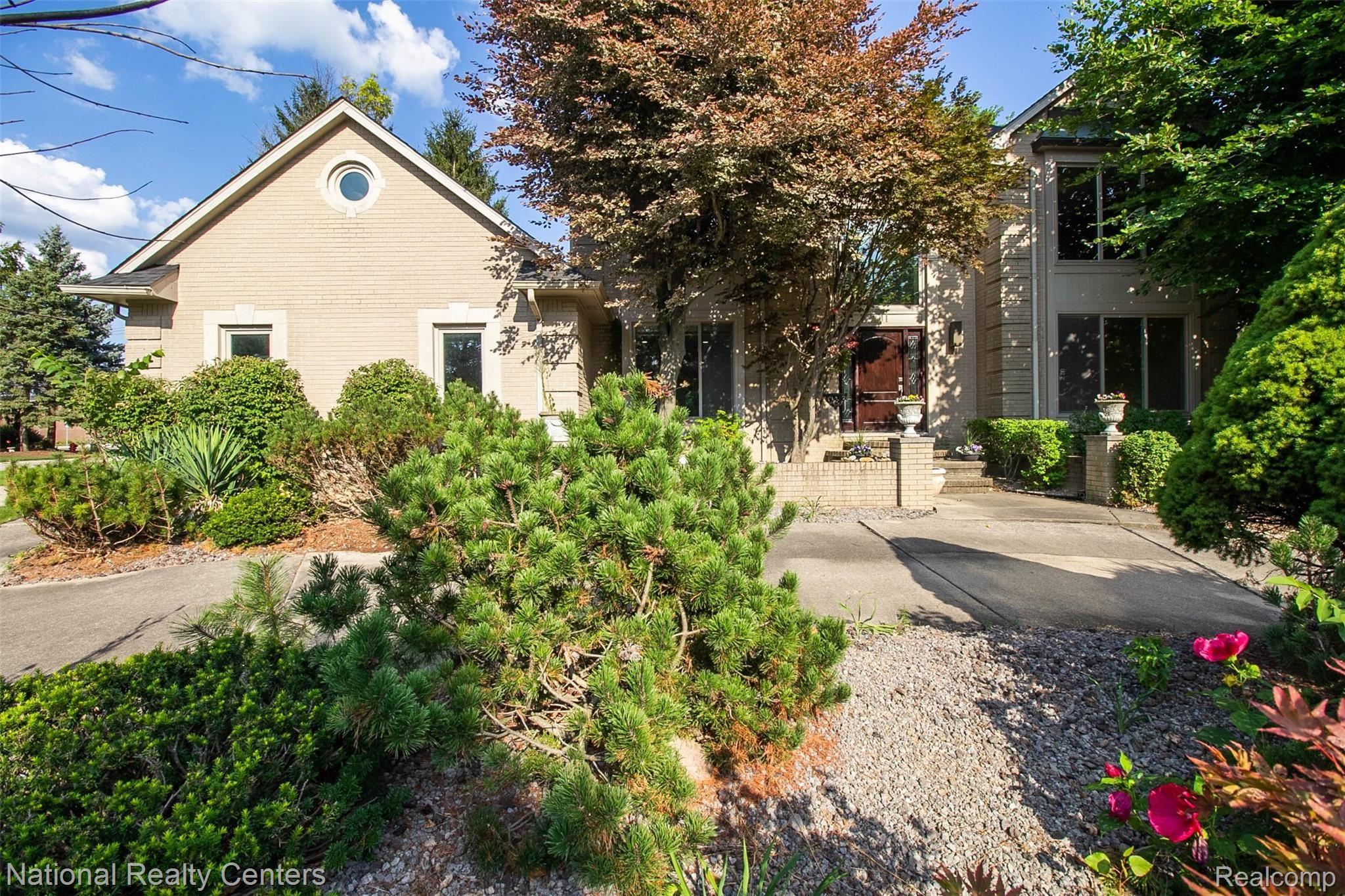 701 Stanford Circle Rochester, MI 48309 - Photo 3 of 43 1b.jpg