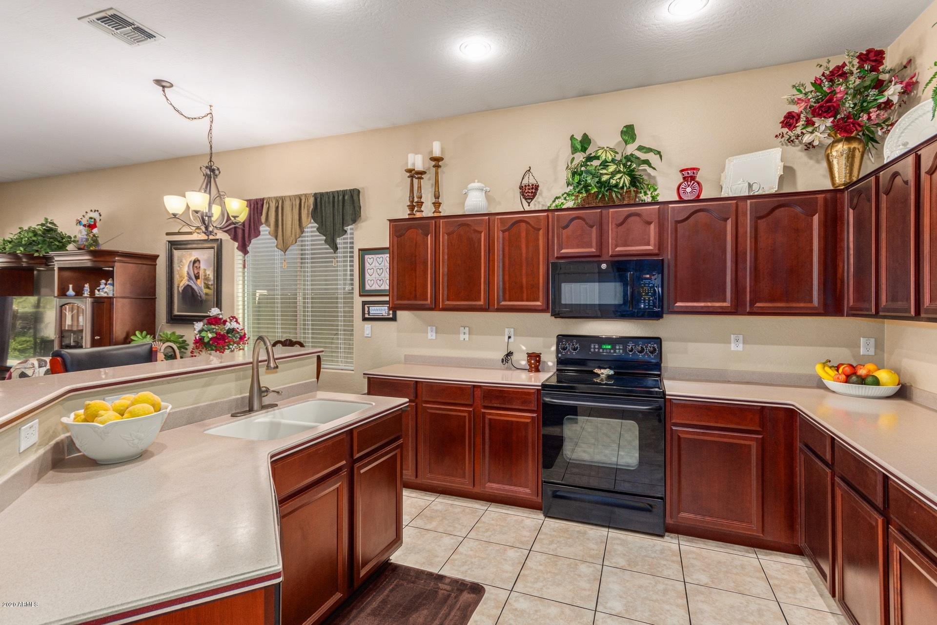 5532 West Maldonado Road Laveen, AZ 85339 - Photo 6 of 24 Kitchen1