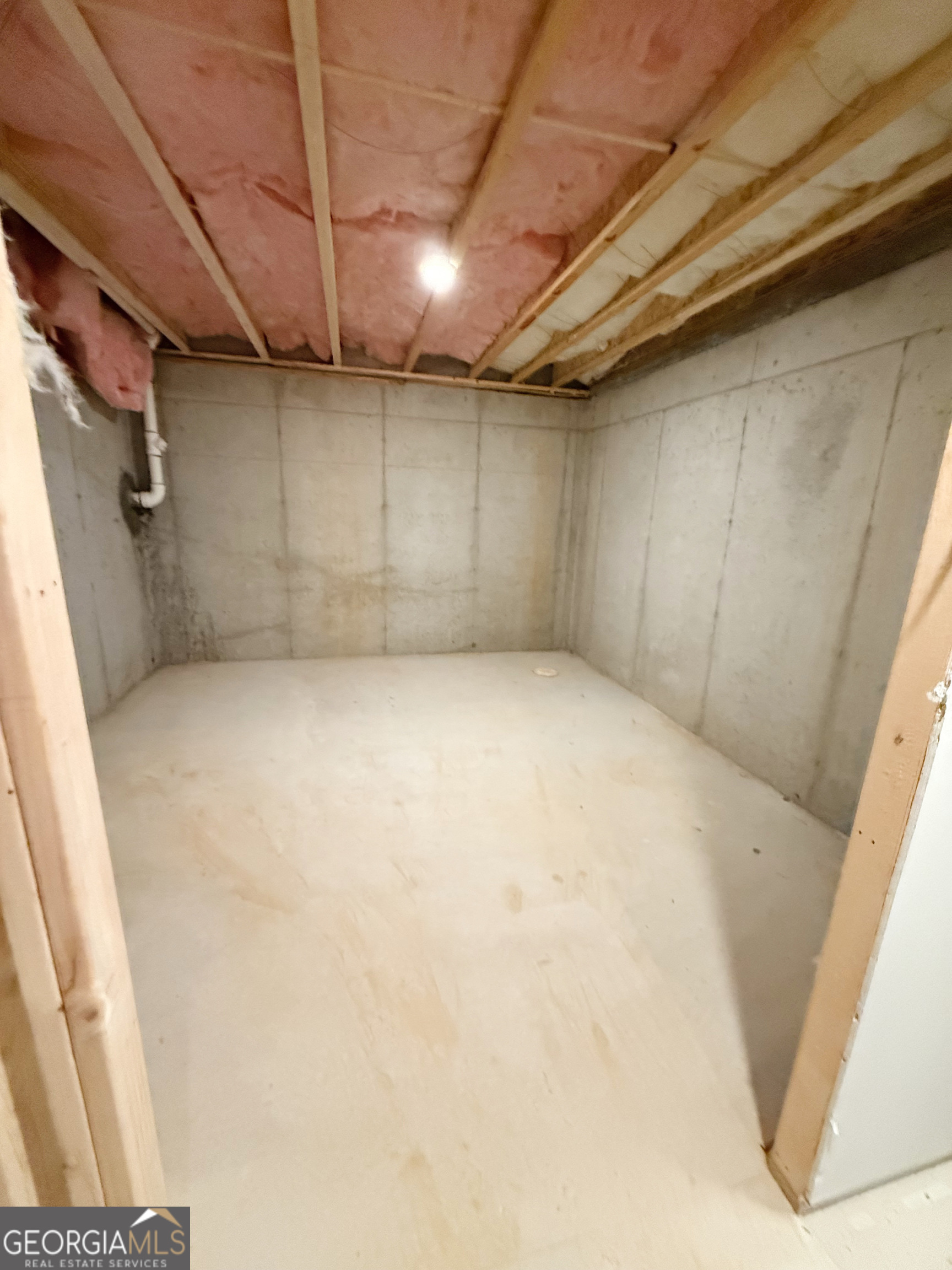 116 Deer Crossing Temple, GA 30179 - Photo 28 of 29 a view of a big room with a garage