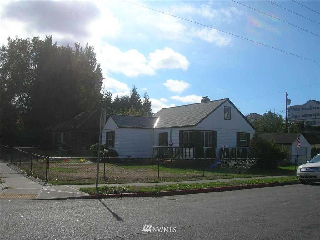 3502 Rockefeller Avenue Everett, WA 98201 - Photo 3 of 23