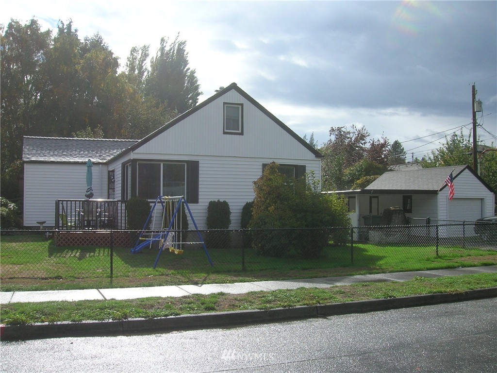 3502 Rockefeller Avenue Everett, WA 98201 - Photo 4 of 23