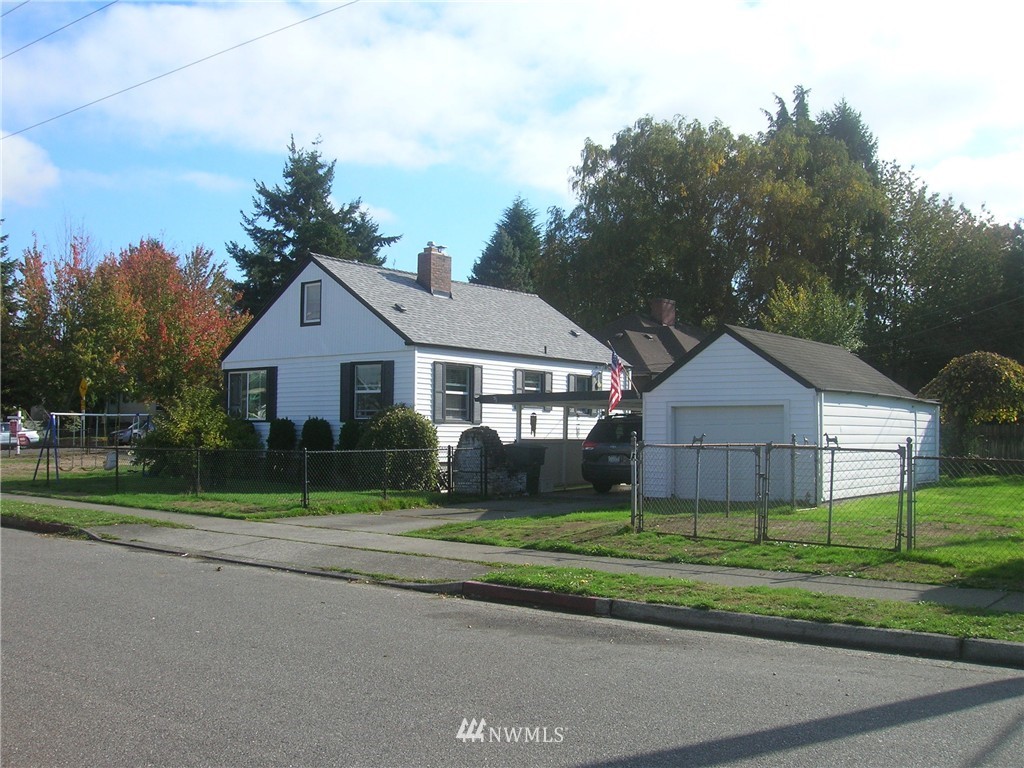 3502 Rockefeller Avenue Everett, WA 98201 - Photo 5 of 23